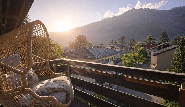 Alpine Loft · 2 Bath · Family Retreat · Balcony · Parking · PS5/Netflix/wifi