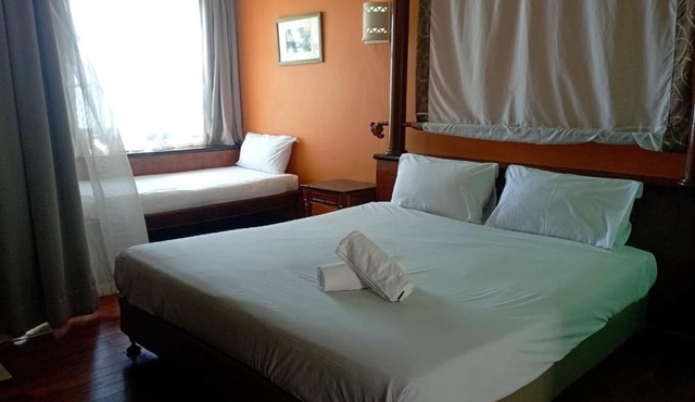 Alpine LXPD Full Seaview Water Chalet