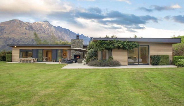 Alpine Retreat by MajorDomo - Spacious Hideaway