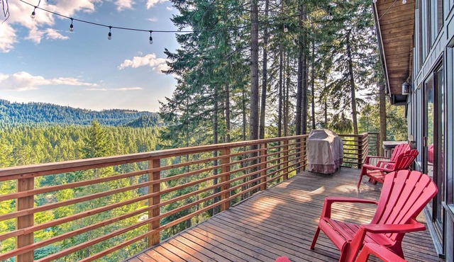 Alpine Retreat w/Hot Tub & Mountain Views!