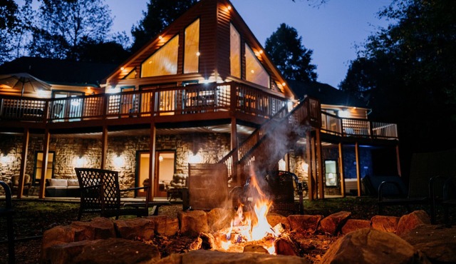 Alpine River Escape - Secluded Chattahoochee Riverfront Luxury Log Cabin 5BR 4BA