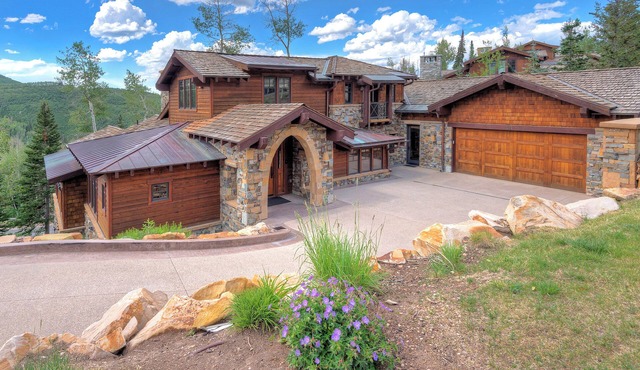 Alpine Sanctuary | Empire Pass | Walk to Ski | On Call Shuttle | Private Hot Tub