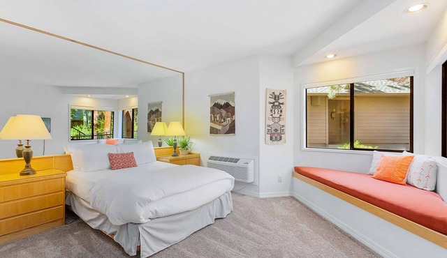 Alpine Studio at Mount Bachelor w/Pool & Hot Tub