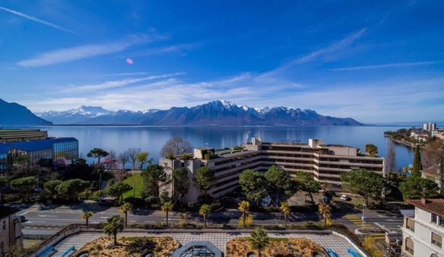 Alpine Stunning Apartment in Montreux by GuestLee