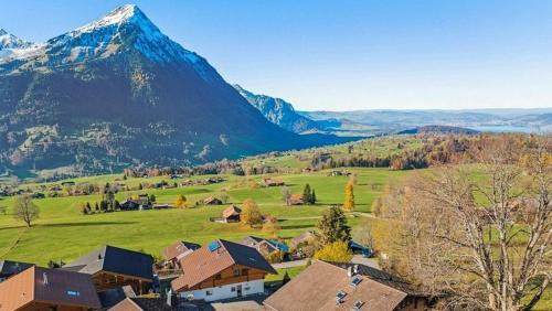 Alpine View Chalet Private Garden & Lake Views
