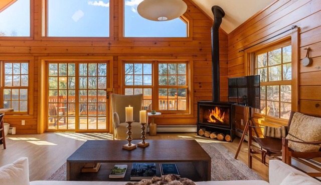 Alpine View: Hot Tub, Rustic Charm, Mountain Views & Sauna