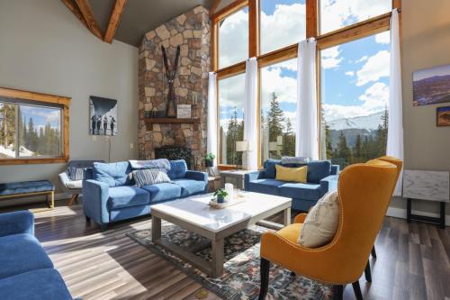 Alpine View Lodge: Mountain Views, Hot Tub, Dog Friendly