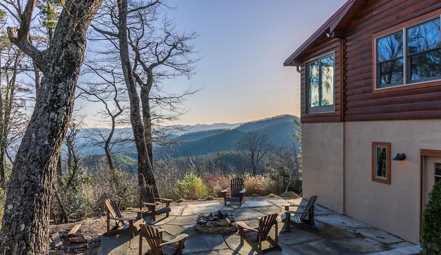 Alpine Vista - Blowing Rock Cabin with hot tub, Theater, Sauna, Views