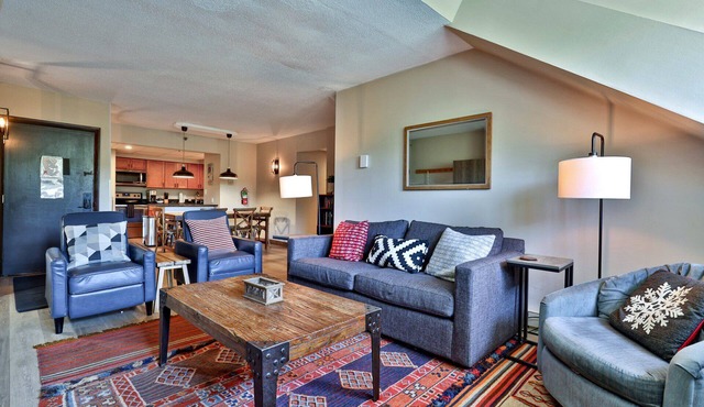 Alpine Vista Condo | Killington 2BR/2BA | Sleeps 6 | Pool & Hot Tub | Free Shuttle to Slopes