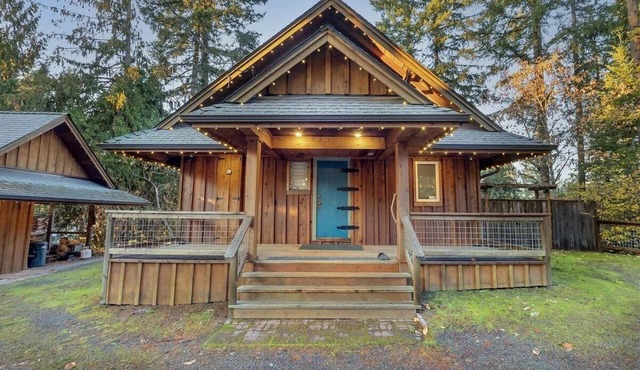 Alpine Vista | Rainier View, Hot Tub, Wifi
