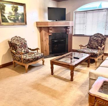 Alpine Zermatt King Villa with Kitchen Near Deer Valley Ski Resort #1069