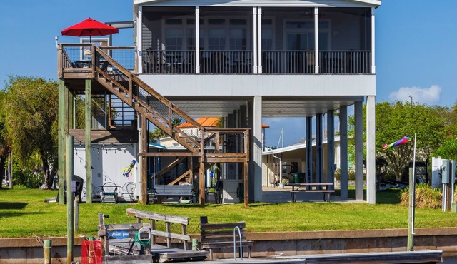 "Already Gone" in Shell Point . Boat Dock, Elevator, Pool Table, Pool