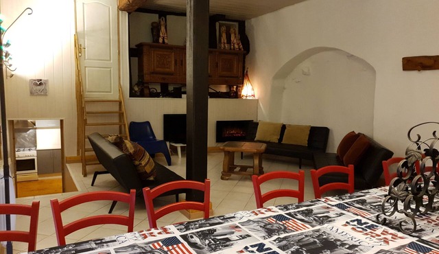 ALSACE ,RIQUEWIHR House of the 16th century (4 to 14 persons)