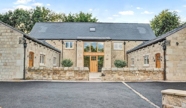 ALSTON HOUSE, family friendly, luxury holiday cottage in Longridge