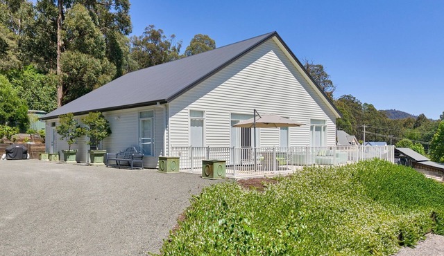 Alta- Elegant Adult Accommodation with Mountain Views