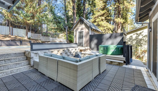 Alta Sierra’s Getaway home- pool, hot tub, golf course and private bar