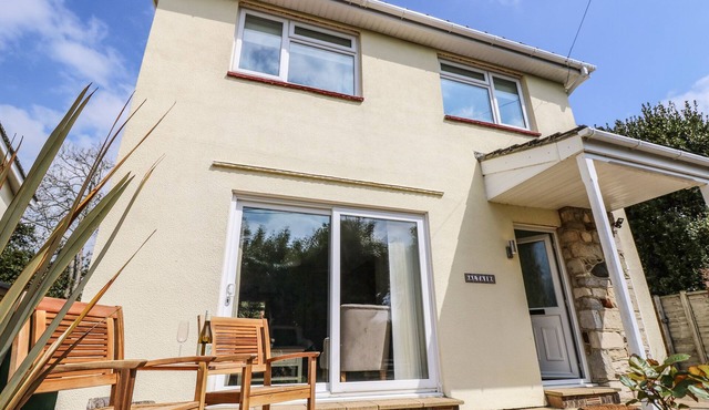 ALTAIR, family friendly, character holiday cottage in Freshwater