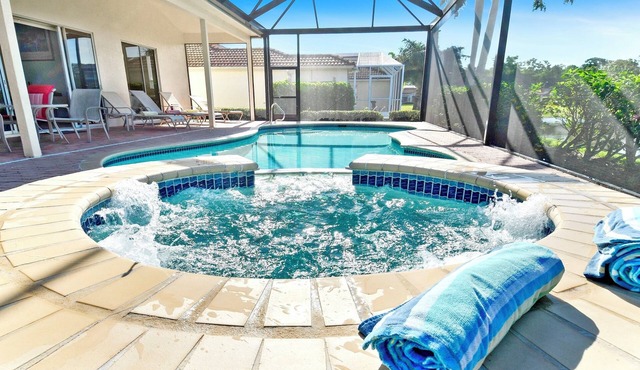 Altaira - Top Location, Lake View, Pool, Spa,4 Bed