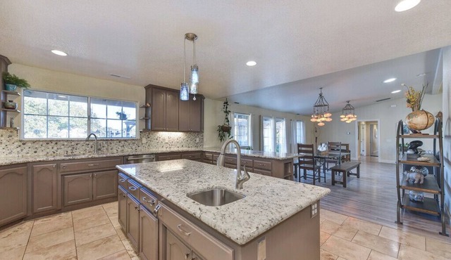 Althea House 5-bedroom house on 5 acres