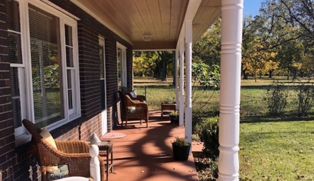 Although a country setting, the cottage has all modern conveniences & comforts