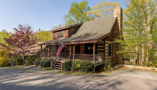 Altitude Adjustment - Seven Devils cabin with Hot Tub, Pet Friendly, Fireplace
