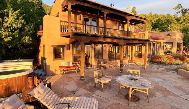 Alto Salto Secluded Luxurious Mountain Home, Amazing Views, Private Hot Tub