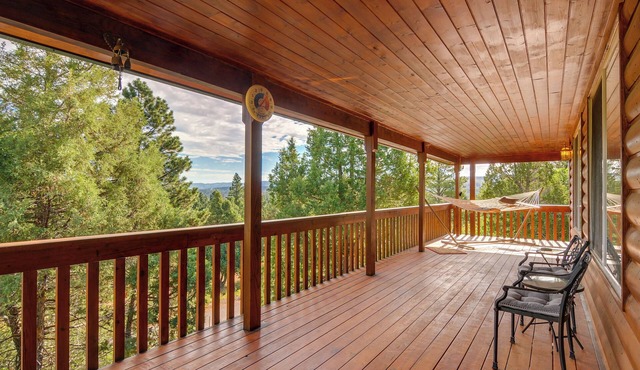 Alton Cabin w/Deck ~ 2 Mi to Dixie Nat'l Forest!