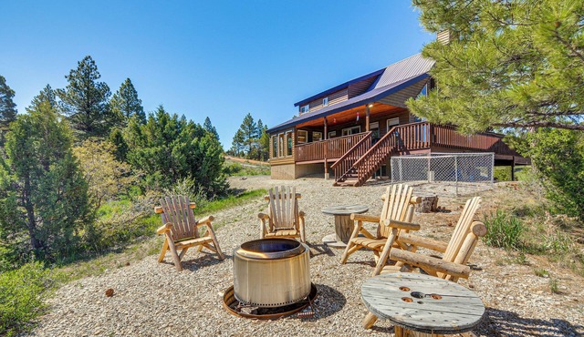 Alton Cabin w/Wraparound Deck, Forest Views