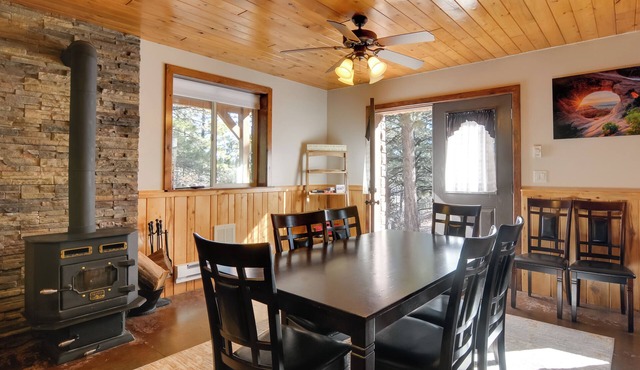 Alton Nat'l Park Adventure Base w/Shared Hot Tub