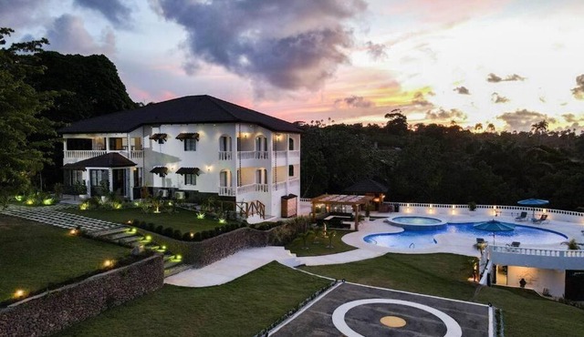 Altos de Cabrera Village