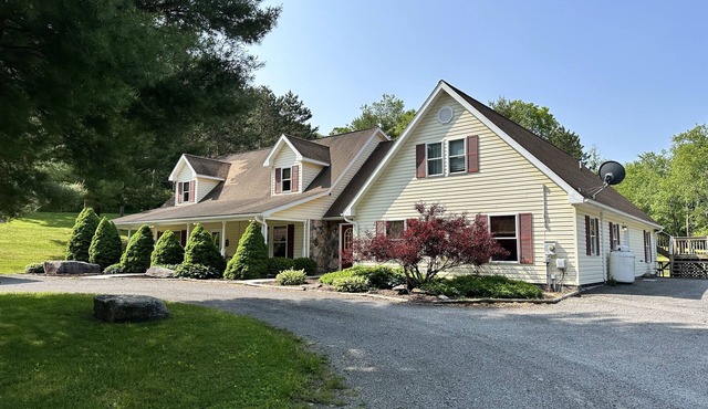 Alvie House: 5 min from Wisp&DCL, Outdoor Fire Pit, Fireplaces, Country Kitchen