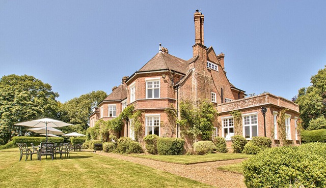 Alward House by Group Retreats