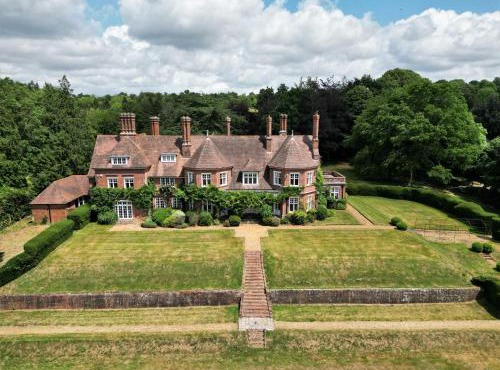 Alward House by Group Retreats