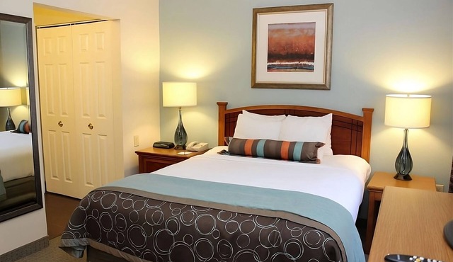 Always a Great Idea To Unwind! Near Portland International Airport, Outdoor Pool