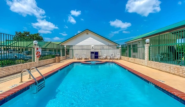 Always a Great Idea To Unwind! With Outdoor Pool Access, and Free Parking!