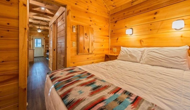 Always a Great Idea To Unwind! Outdoor Pool, Close to Brazos County Expo Complex
