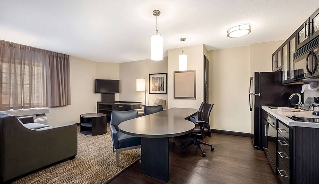 Always a Great Idea To Unwind! Near Central Park Reserve, Pet-Friendly!