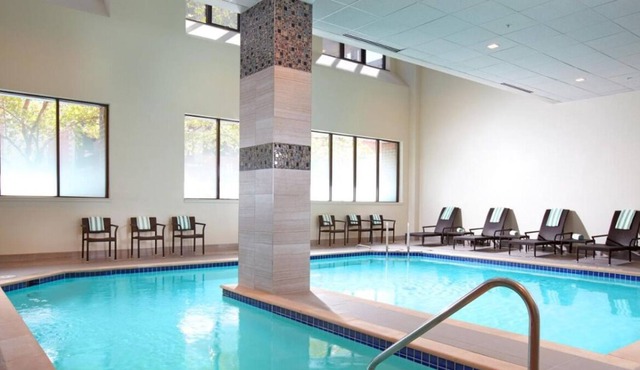 Always a Great Idea To Unwind! Parking, Onsite Pool, Near The Capitol