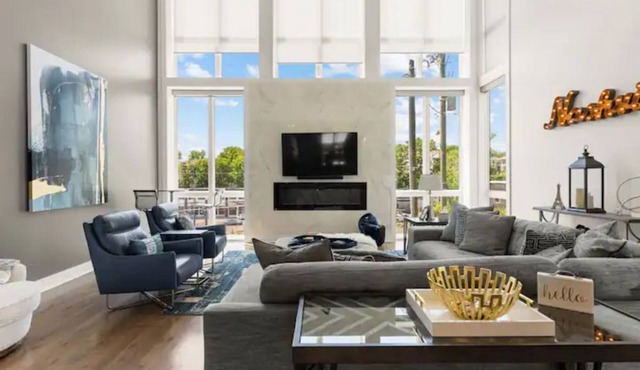 Always A Guest Favorite! Luxe 3 Level Home+ HUGE Rooftop Deck w/TV, fireplace!