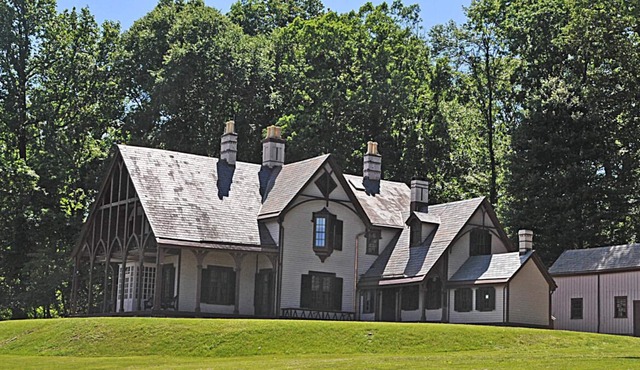 Always A Great Idea To Unwind! Awesome Unit! Free Parking! Pet-Friendly Property