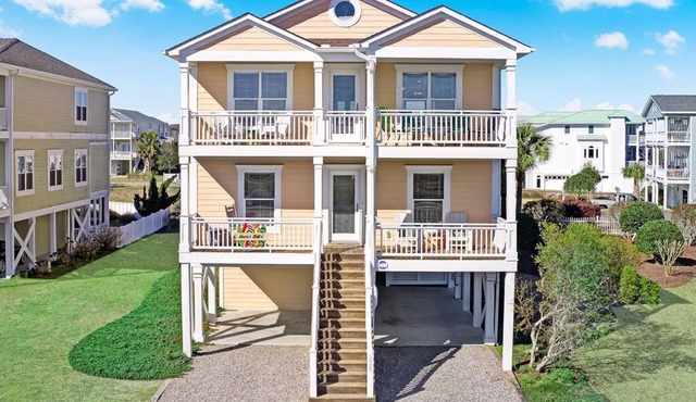 "Always Chillin'" Dune home with private hot tub , 5 bedrooms 4 bathrooms