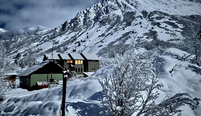 Alyeska Mountain Oasis in Girdwood. Crow Pass. Chugach National and state park.