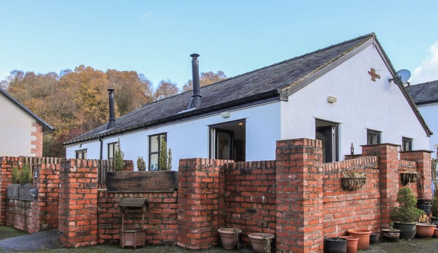 ALYN VIEW, pet friendly, with open fire in Llanarmon-Yn-Ial
