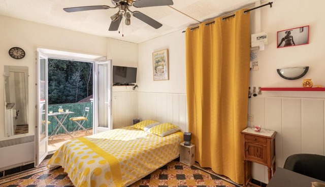 Amélie "vintage dream studio" with Sunny Terrace