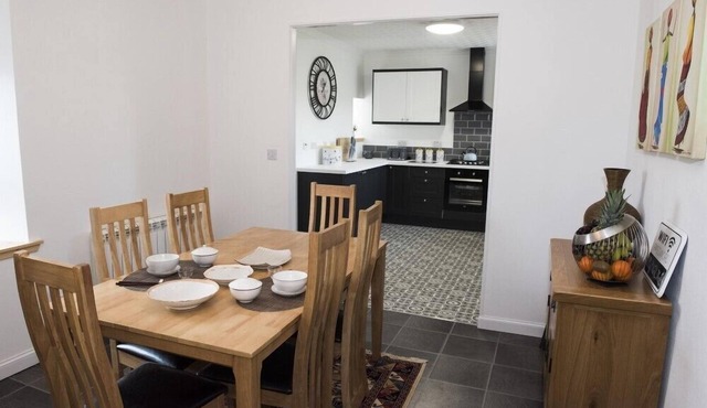 AM BLÀR BEAG, family friendly, with a garden in Ness, Isle Of Lewis