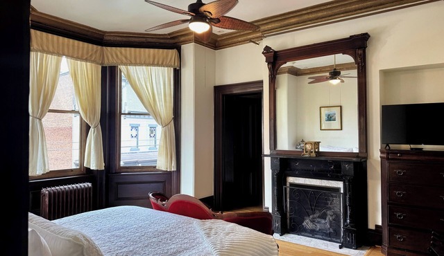 Amafli - Villagio Boutique Hotel ★WALK to STADIUM ★FREE PARKING