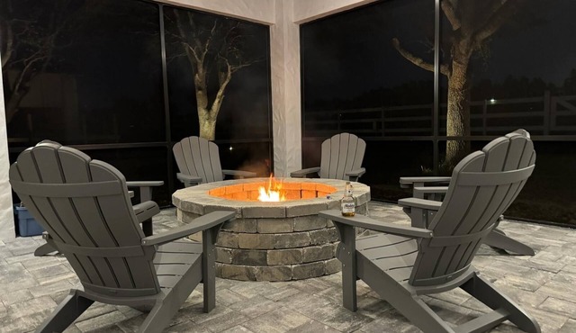 Amaizing Villa Flores w/hot tub located 30 minutes from Disney land Atractions.