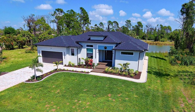 Amalfi | Lake front | 2 Masters | Pool | Spa | Swim up Bar