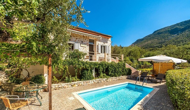 Amalthia Cottage - One Bedroom Villa, Sleeps 2