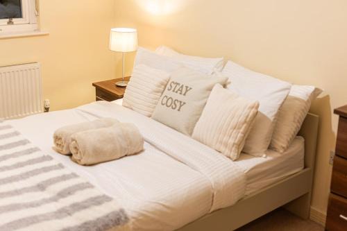 Amanah Properties - Shepherd Bush 5 mins from Westfield Shopping Central Sleeps 7